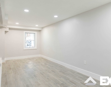 91 East 38th Street - Photo Thumbnail 4