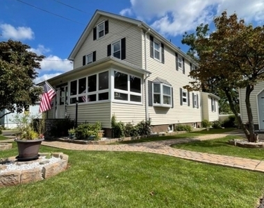 27 Irvington Ave - Photo Thumbnail 1