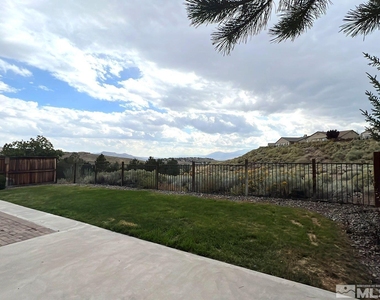 5257 Vista Heights Drive - Photo Thumbnail 4