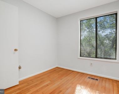 1617 Kenwood Avenue - Photo Thumbnail 48