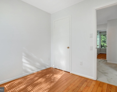 1617 Kenwood Avenue - Photo Thumbnail 47