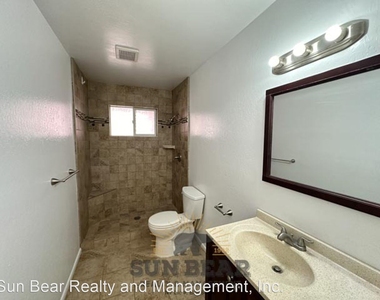 802 Northwood Blvd - Photo Thumbnail 7