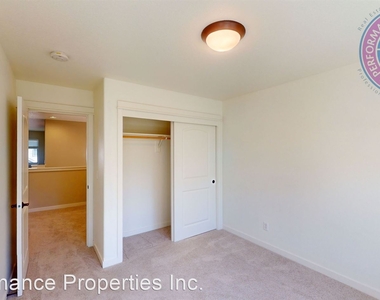 230 Ne Ironcreek Place - Photo Thumbnail 27