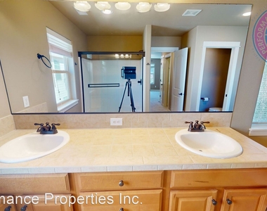 230 Ne Ironcreek Place - Photo Thumbnail 14