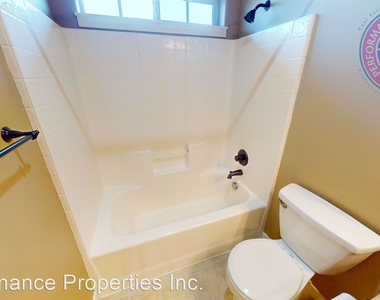 230 Ne Ironcreek Place - Photo Thumbnail 24