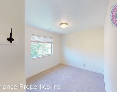 230 Ne Ironcreek Place - Photo Thumbnail 22