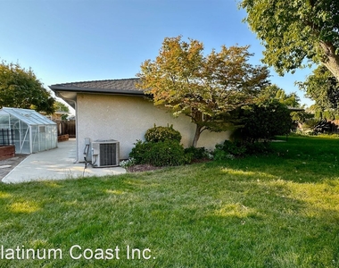 6744 N Winery Ave. - Photo Thumbnail 19