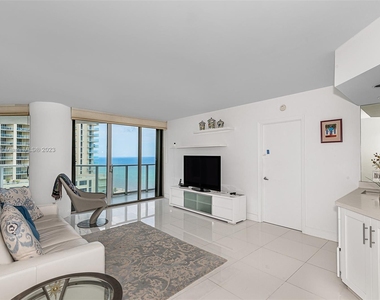 16485 Collins Ave - Photo Thumbnail 2