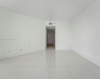 16485 Collins Ave - Photo Thumbnail 31