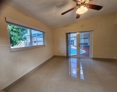 7031 Sw 16 St - Photo Thumbnail 12