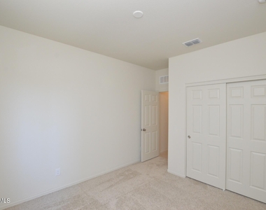 18233 N Cypress Lane - Photo Thumbnail 10