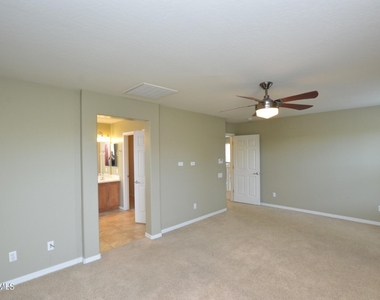 2209 W Marconi Avenue - Photo Thumbnail 11