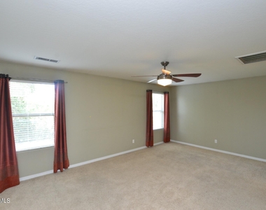 2209 W Marconi Avenue - Photo Thumbnail 16