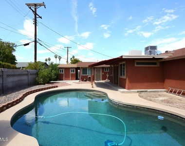 1630 N Sunset Drive - Photo Thumbnail 33