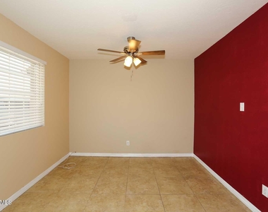 1630 N Sunset Drive - Photo Thumbnail 5