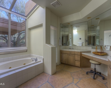 7526 E Club Villa Circle - Photo Thumbnail 8