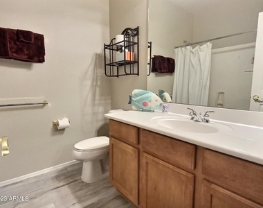 42127 N Celebration Way - Photo Thumbnail 20