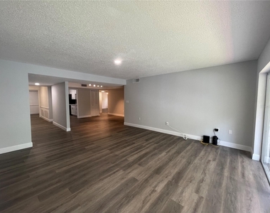 4575 S Texas Avenue - Photo Thumbnail 10