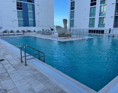 325 S Biscayne Blvd - Photo Thumbnail 21