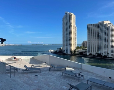 325 S Biscayne Blvd - Photo Thumbnail 18