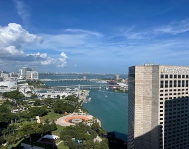 325 S Biscayne Blvd - Photo Thumbnail 17