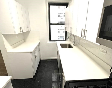 71 West 12th Street - Photo Thumbnail 7