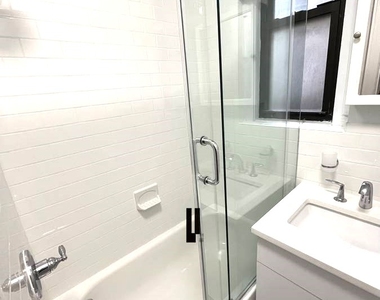 71 West 12th Street - Photo Thumbnail 12