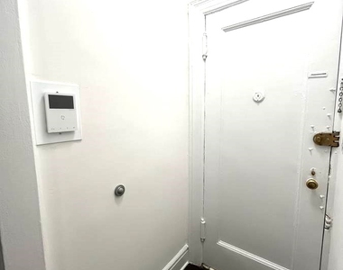 71 West 12th Street - Photo Thumbnail 4