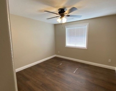 6601 Ne 67 Cir - Photo Thumbnail 10