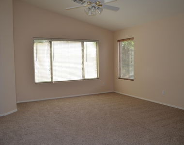 6773 W Quail Avenue - Photo Thumbnail 2