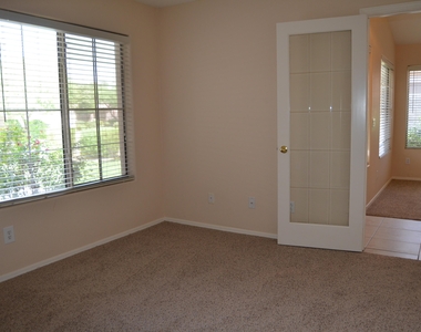 6773 W Quail Avenue - Photo Thumbnail 3