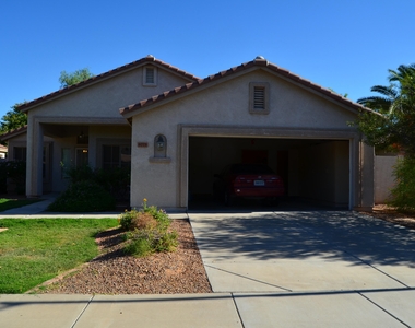 6773 W Quail Avenue - Photo Thumbnail 12