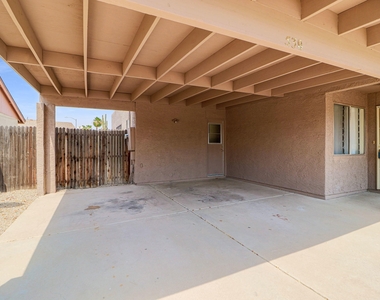 538 E Oraibi Drive - Photo Thumbnail 2