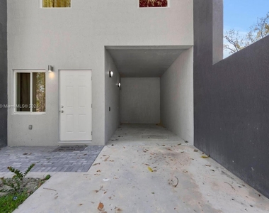 5125 Nw 5th Ave - Photo Thumbnail 3