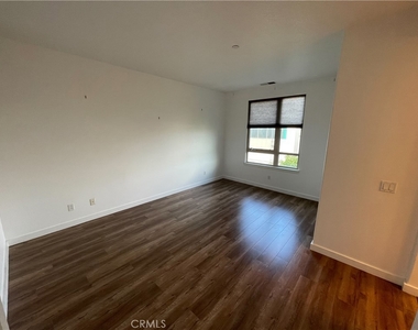 5405 W 149th Place - Photo Thumbnail 4