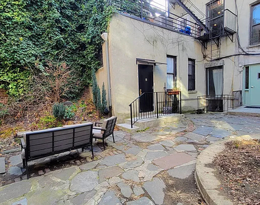 494 Hudson Street - Photo Thumbnail 12