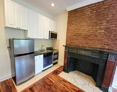 494 Hudson Street - Photo Thumbnail 6
