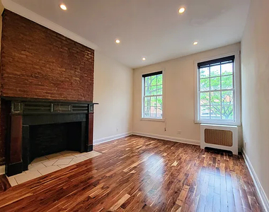 494 Hudson Street - Photo Thumbnail 4