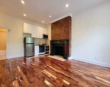 494 Hudson Street - Photo Thumbnail 2