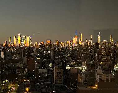One Manhattan Square - Photo Thumbnail 10