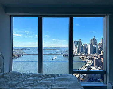 One Manhattan Square - Photo Thumbnail 6