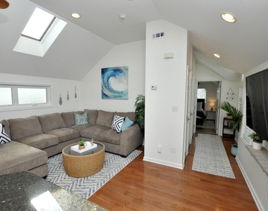 104 N Dudley Ave - Photo Thumbnail 2