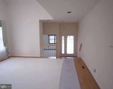 12004 Bernard Dr - Photo Thumbnail 8