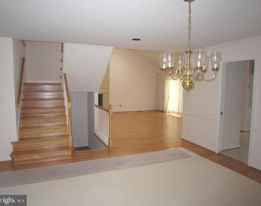 12004 Bernard Dr - Photo Thumbnail 2