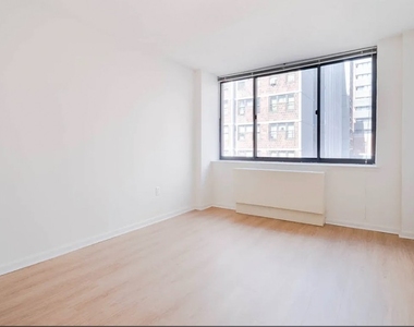 West 54th Street - Photo Thumbnail 2