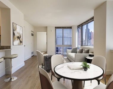West 52nd Street - Photo Thumbnail 2