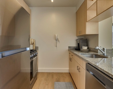 West 52nd Street - Photo Thumbnail 1