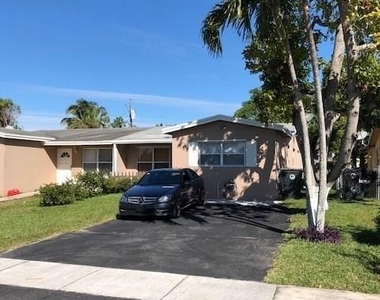 6621 Sw 18th Ct - Photo Thumbnail 1