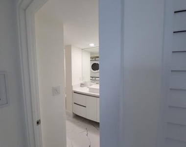 16425 Collins Ave - Photo Thumbnail 13