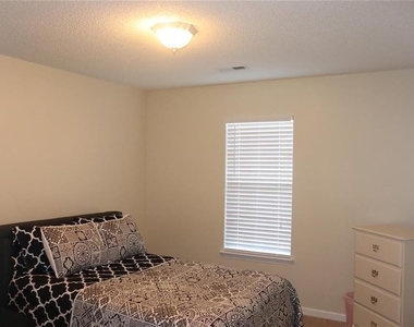 2721 N Keswick Way - Photo Thumbnail 7